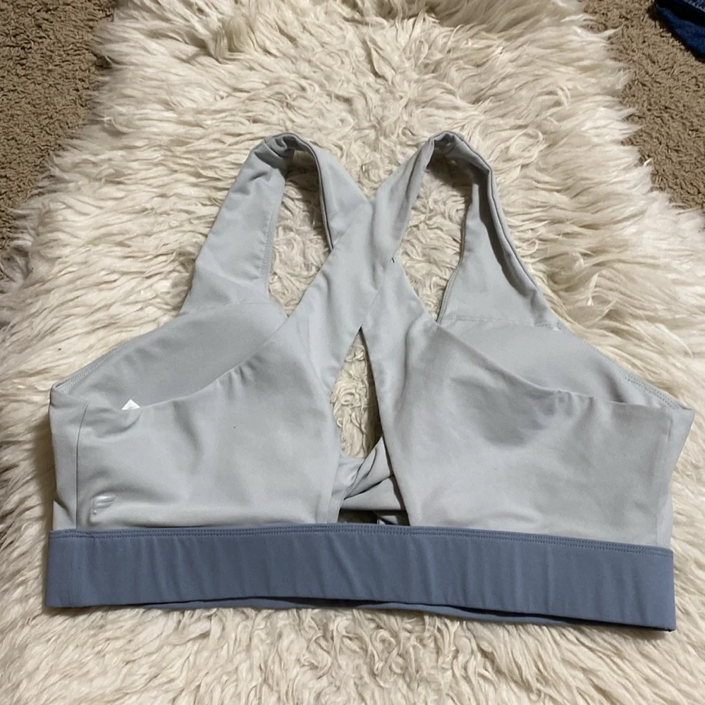 Fabletics‎ Oasis Twist Sports Bra In Arctic Grey/Raincloud Size 1X